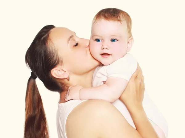 Mãe feliz e bebê bonito na felicidade — Fotografia de Stock