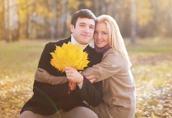 Autumn, love, relationships and people concept - pretty young co — Stock Photo, Image