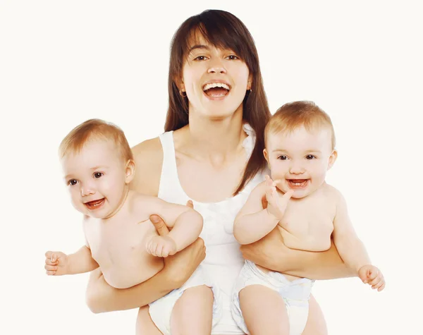 ¡Felicidad madre! Joven madre y dos bebés gemelos — Foto de Stock