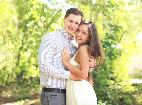 Portrait of happy young couple together in sunny summer day — Stock Photo, Image