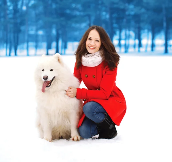 Winter, christmas and people concept - happy woman having fun wi — Stock Photo, Image