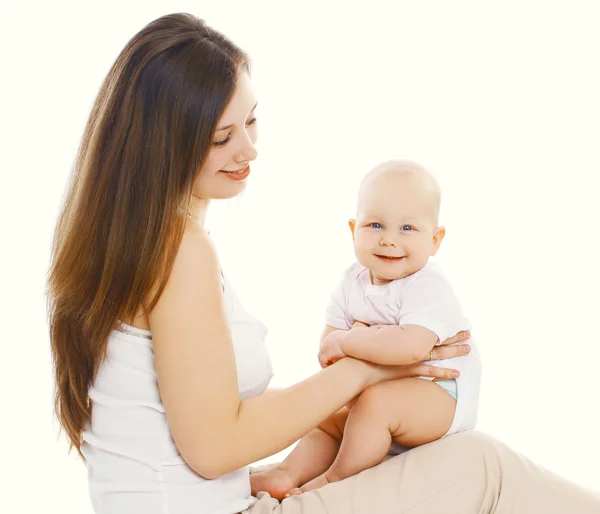 Retrato de mãe feliz brincando com bebê bonito — Fotografia de Stock