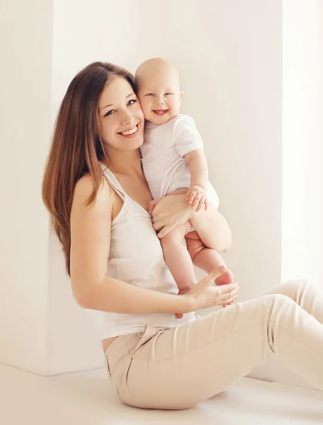 Portrait of happy young mother and baby having fun together at h — Stock Photo, Image