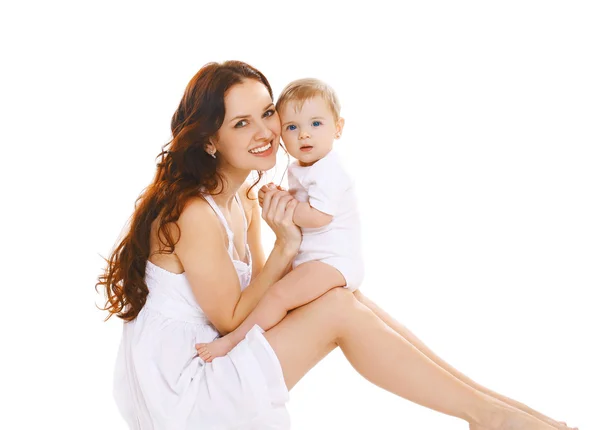 Mutlu genç anne ve sevimli küçük bebeği birlikte portre — Stok fotoğraf