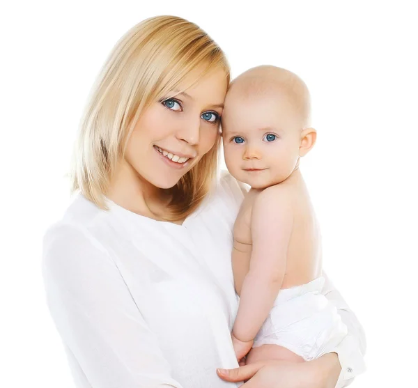 Retrato de madre feliz y bebé sobre un fondo blanco —  Fotos de Stock