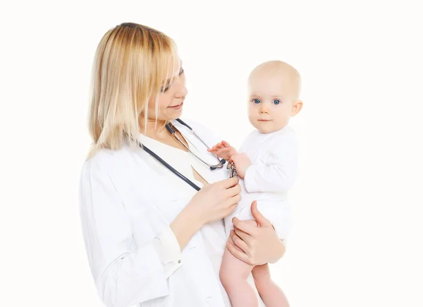 Jovem médico segurando bebê em mãos — Fotografia de Stock