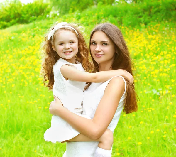 Sunny portrait of mother and daughter together having fun in sum — Stock Photo, Image