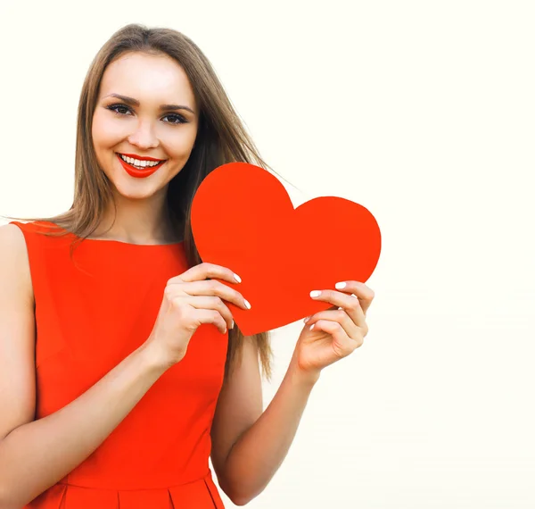 Amor, día de San Valentín y concepto de belleza - hermosa woma sonriente —  Fotos de Stock