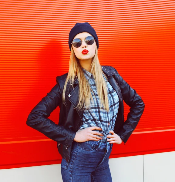 Portrait of fashionable blonde woman blowing lips with red lipst — Stockfoto