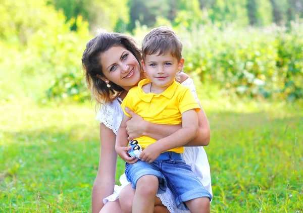 Summer portrait of happy mother and child son together on the gr — Stock Photo, Image