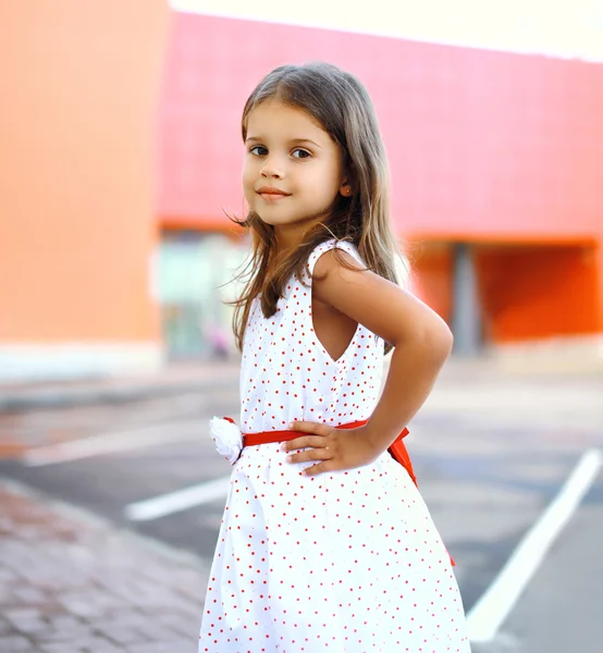 Portrait of cute little girl wearing a dress in the city — 图库照片