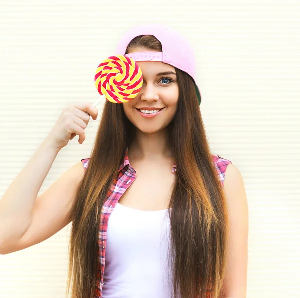 Portrait of pretty cool young girl in pink clothes with sweet ca — Stok fotoğraf