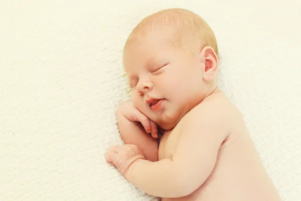 Cute baby sleeping on bed at home, top view — Stock Photo, Image