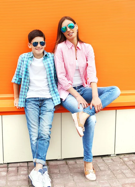 Portrait mother and son teenager wearing a checkered shirt and s — 图库照片