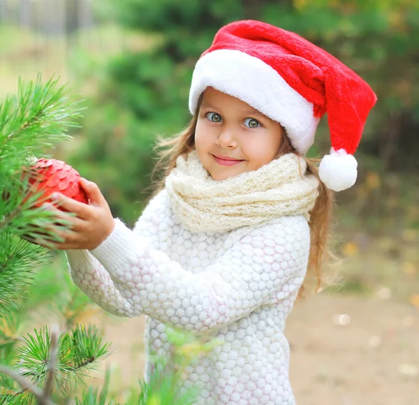 Noel et concept de personnes - petit enfant en chapeau rouge santa esprit — Photo