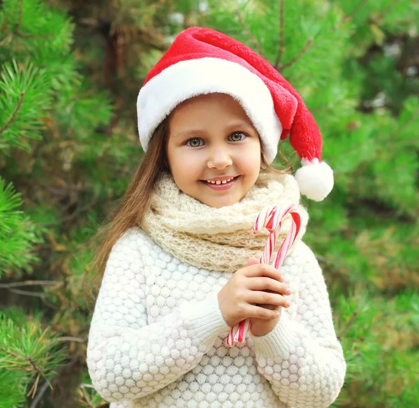 Christmas and people concept - portrait little smiling girl chil — Stockfoto