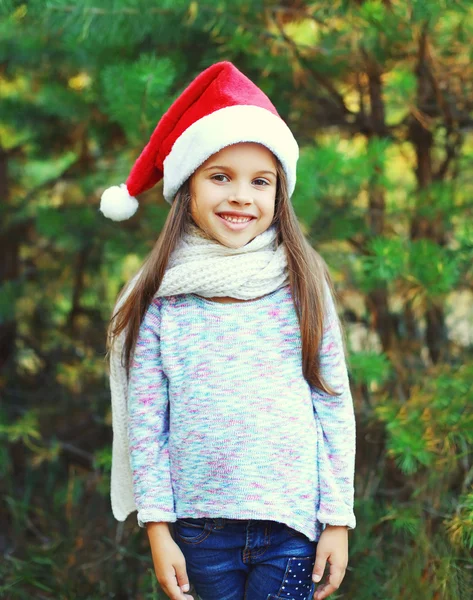 Christmas and people concept - portrait smiling little girl chil — Stock Photo, Image