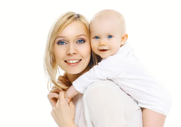 Porträt glücklich lächelnde Mutter und Baby haben Spaß zusammen auf einem — Stockfoto