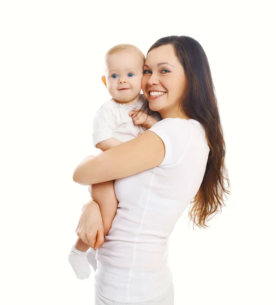 Feliz madre sonriente con el bebé sobre fondo blanco —  Fotos de Stock