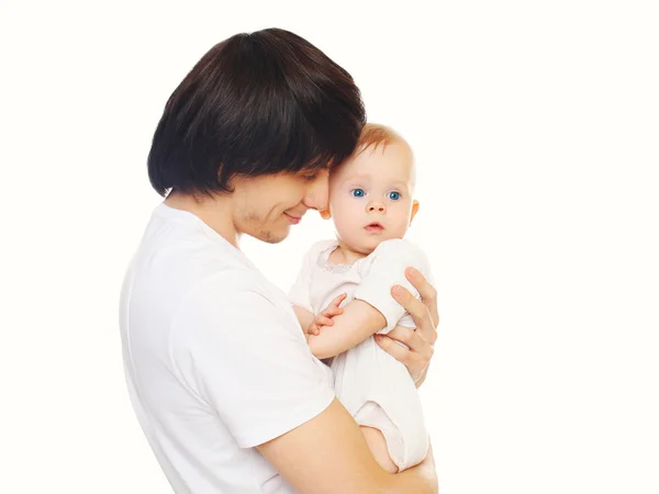 Glücklicher junger Vater umarmt Baby auf weißem Hintergrund — Stockfoto