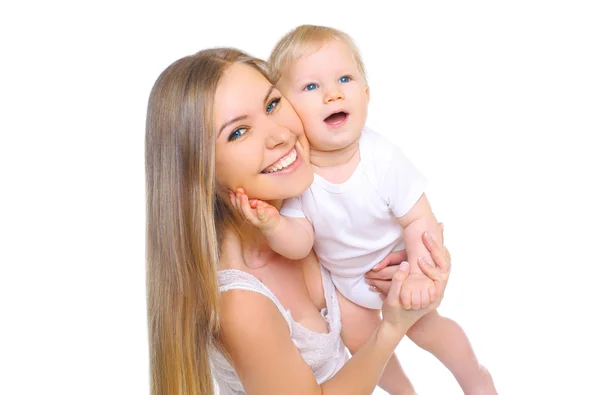 Glücklich lächelnde Mutter mit Baby auf weißem Hintergrund — Stockfoto