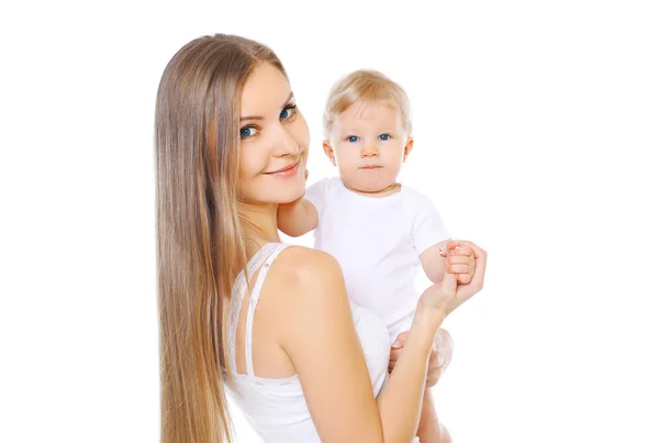 Feliz jovem mãe e bebê em um fundo branco — Fotografia de Stock