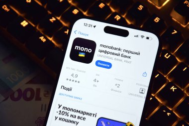 Kharkiv, Ukrayna - 15 Ekim 2025: Akıllı telefon ekranında Ukrayna Monobank uygulaması.