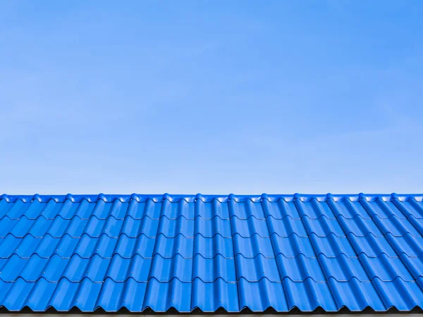 Dachu z niebieskimi kafelkami Zdjęcie Stockowe
