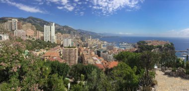 Monte-Carlo, Monako - 12 Eylül 2017: Monaco 'nun minyatür prensliğinde bir şehir olan Monte Carlo' nun panoramik manzarası