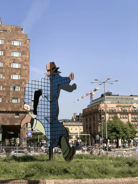 Stockholm Zweden Juni 2019 Enorme Hardloopsculpturet Het Kruispunt Van Tegelbacken — Stockfoto