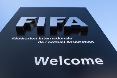 Zürih, İsviçre - 10 Ocak 2021: FIFA kar amacı gütmeyen bir kuruluş ve uluslararası bir futbol, futsal ve plaj futbolu yönetim organıdır. Merkez İsviçre, Zürih 'te.