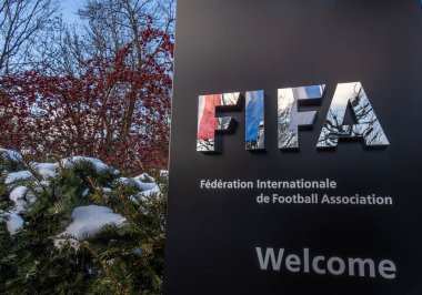 Zürih, İsviçre - 10 Ocak 2021: FIFA kar amacı gütmeyen bir kuruluş ve uluslararası bir futbol, futsal ve plaj futbolu yönetim organıdır. Merkez İsviçre, Zürih 'te.