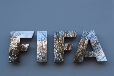 Zürih, İsviçre - 10 Ocak 2021: FIFA kar amacı gütmeyen bir kuruluş ve uluslararası bir futbol, futsal ve plaj futbolu yönetim organıdır. Merkez İsviçre, Zürih 'te.