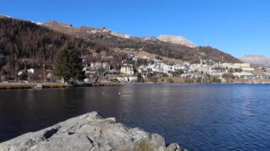 Gölü ile birlikte St. Moritz İsviçre 'nin Engadine şehrinde 1800 metre yüksekliğinde yüksek bir Alp tatil köyüdür.