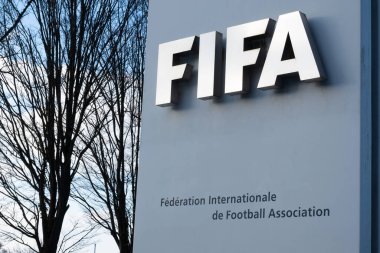 Zürih, İsviçre - 10 Ocak 2021: FIFA kar amacı gütmeyen bir kuruluş ve uluslararası bir futbol, futsal ve plaj futbolu yönetim organıdır. Merkez İsviçre, Zürih 'te.