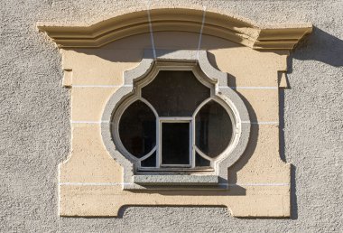 Chur, İsviçre 'de bir ortaçağ binasının penceresi.