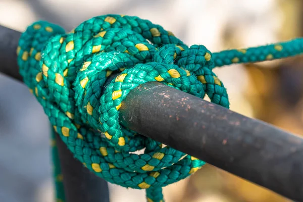 Corda Nylon Pesca Verde Para Ancorar Barcos Enrolados Torno Uma — Fotografia de Stock