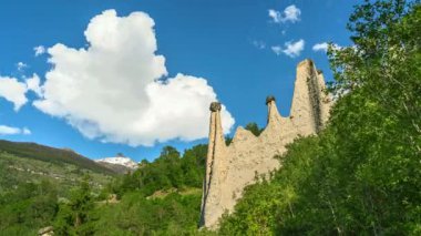 Herens Vadisi 'ndeki Euseigne doğal dünya piramitleri İsviçre' nin en önemli jeolojik manzaralarından biridir..