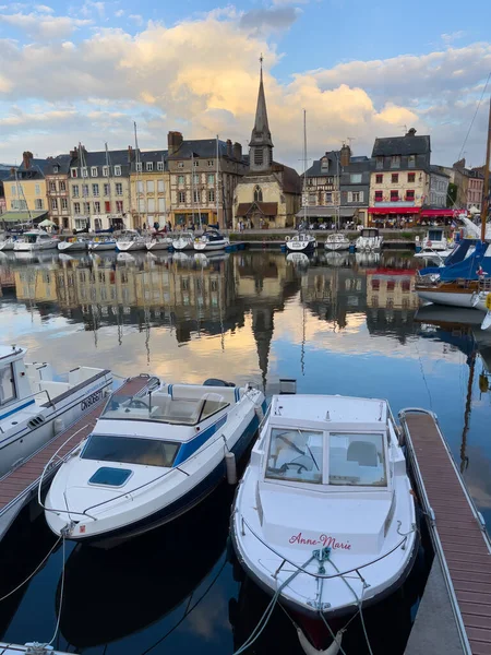 플뢰르 Honfleur 프랑스 2021 플뢰르 Honfleur 지역의 프랑스 노르망디의 휴양지이다 — 스톡 사진