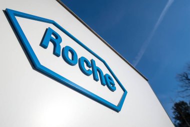 BASEL, SWitzERLAND - 15 Mart 2020: Hoffmann-La Roche AG, merkezi Basel 'de bulunan İsviçreli çokuluslu bir sağlık şirketi..