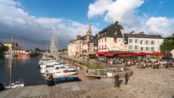 Honfleur France 2021年7月28日 法国Calvados省Honfleur市的一个法国社区 诺曼底著名旅游胜地 以其古老的港口而闻名 — 图库视频影像