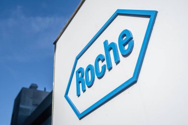 BASEL, SWitzERLAND - 15 Mart 2020: Hoffmann-La Roche AG, merkezi Basel 'de bulunan İsviçreli çokuluslu bir sağlık şirketi..