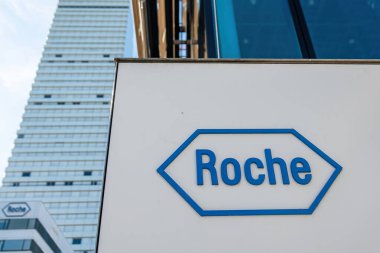 BASEL, SWitzERLAND - 15 Mart 2020: Hoffmann-La Roche AG, merkezi Basel 'de bulunan İsviçreli çokuluslu bir sağlık şirketi..