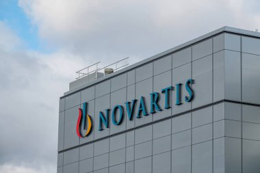 STEIN, SWitzERLAND - 18 Şubat 2020: Novartis dünyanın en büyük ikinci ilaç şirketidir. Stein 'daki Novartis Eczacılık yeni ilaçlar üretiyor ve bunları 150 ülkede dağıtıyor..