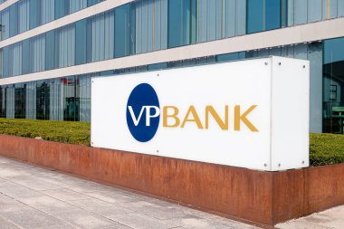 VADUZ, LIECHTENSTEIN - 28 Mart 2020: VP Bank AG, Vaduz merkezli bir Lihtenştayn özel bankasıdır. 1956 yılında kuruldu ve Lihtenştayn 'ın en büyük bankalarından biri oldu..