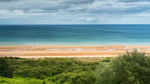 Tijdsverloop Van Bewolkte Lucht Boven Het Omaha Strand Aan Atlantische — Stockvideo