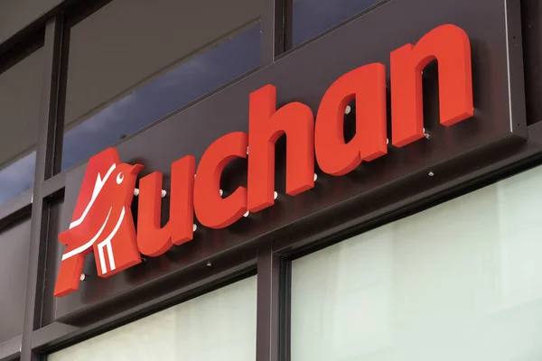 Havre Francia Agosto 2021 Auchan Una Cadena Grandes Almacenes Francesa — Foto de Stock