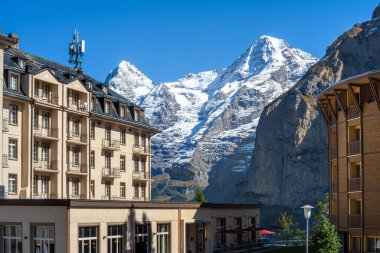 Murren, İsviçre - 2 Ekim 2025: Murren Sarayı, Jungfrau bölgesindeki Monch mouintain 'de Murren Dağı terasının en yüksek noktasında bulunan 4 yıldızlı bir oteldir.