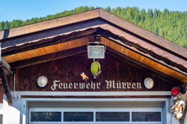 Murren, İsviçre - 2 Ekim 2025: Feuerwehr Murren, Alp köyündeki itfaiye veya itfaiye teşkilatına atıfta bulunmuştur.