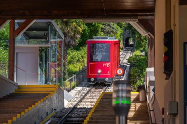 Lugano, İsviçre - 9 Temmuz 2025: Lugano Cassarate, Ticino 'daki Monte Bre teleferiğinin durağı ve aracı.